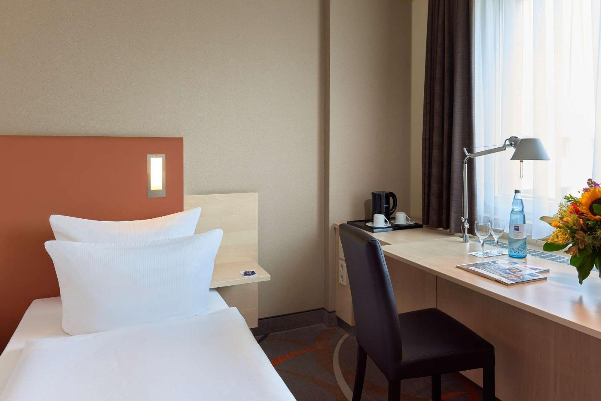 Essential By Dorint Berlin-Adlershof Hotel Bagian luar foto