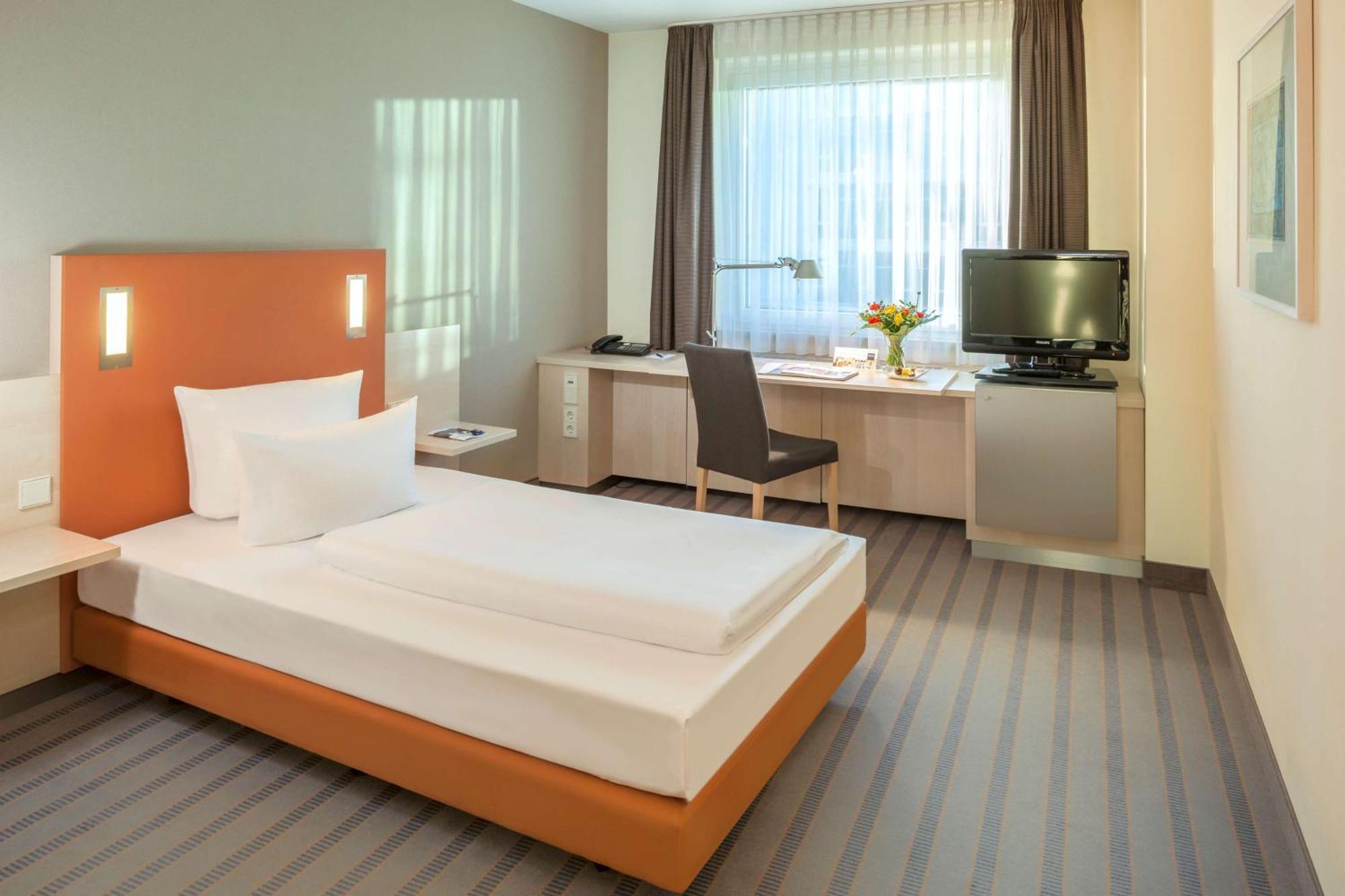 Essential By Dorint Berlin-Adlershof Hotel Bagian luar foto