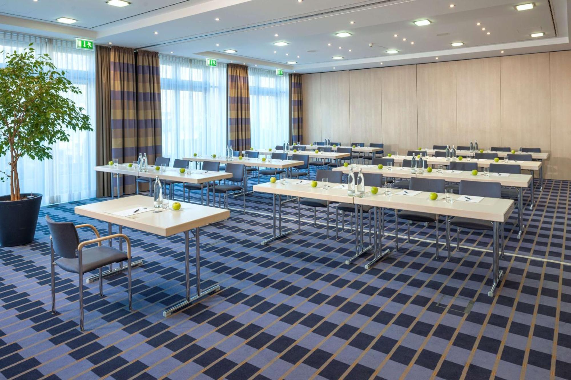 Essential By Dorint Berlin-Adlershof Hotel Bagian luar foto